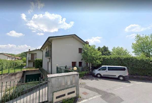 VILLETTA A SCHIERA LATERALE