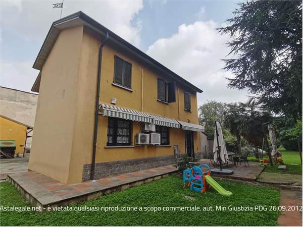 VILLA SINGOLA ALL'ASTA